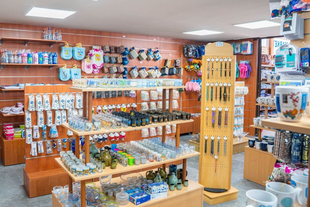Day Night Shopping Center - Souvenirs